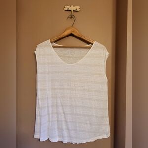 Gap. White linen knit tee w/ tan stripe and shallow v-neck. Med oversized
